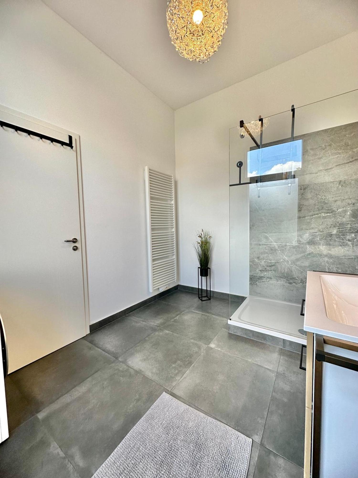 Exklusives City-Apartment Im Herzen Oldenburgs Mit Balkon Und Parkplatz A36 Luaran gambar